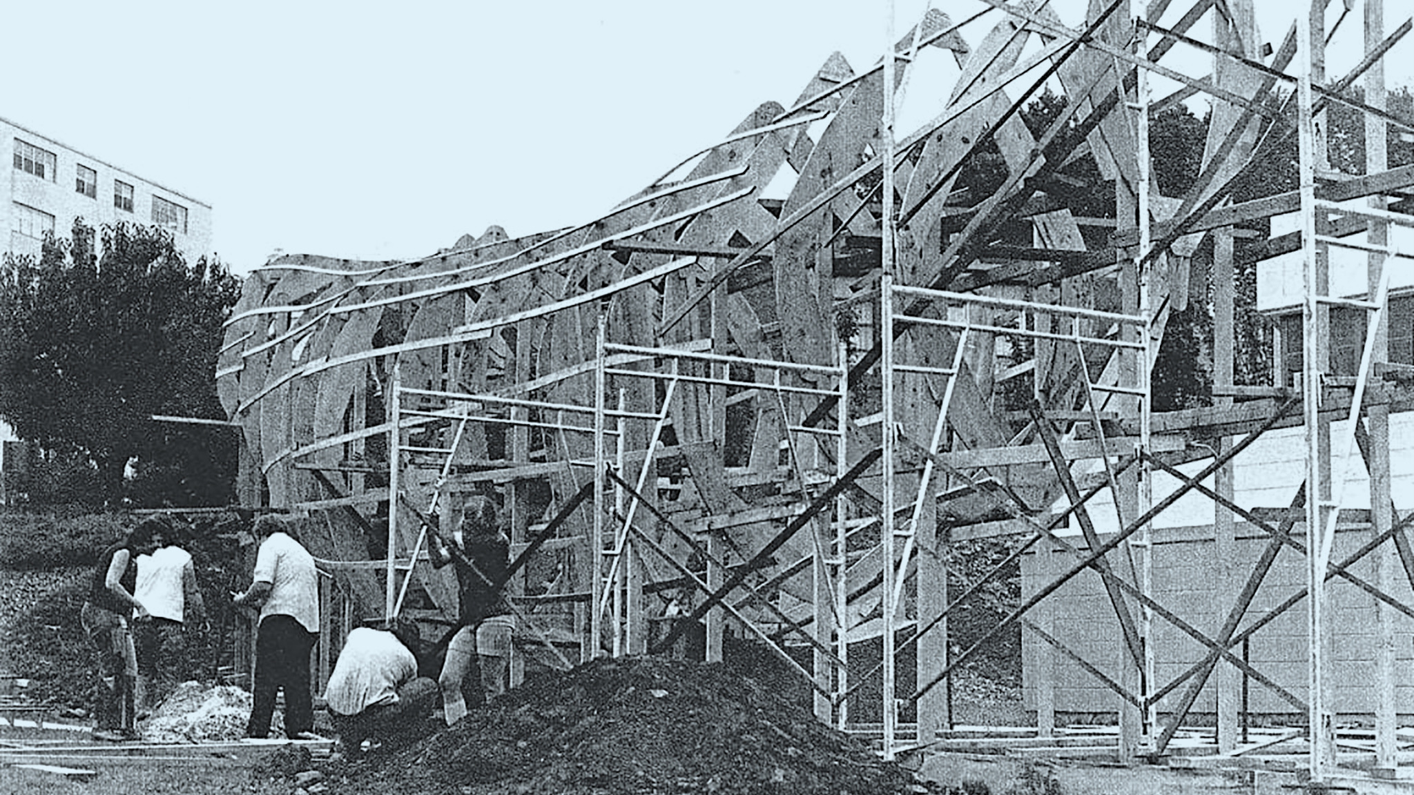 Volunteers building Conny’s framework in the 1970s